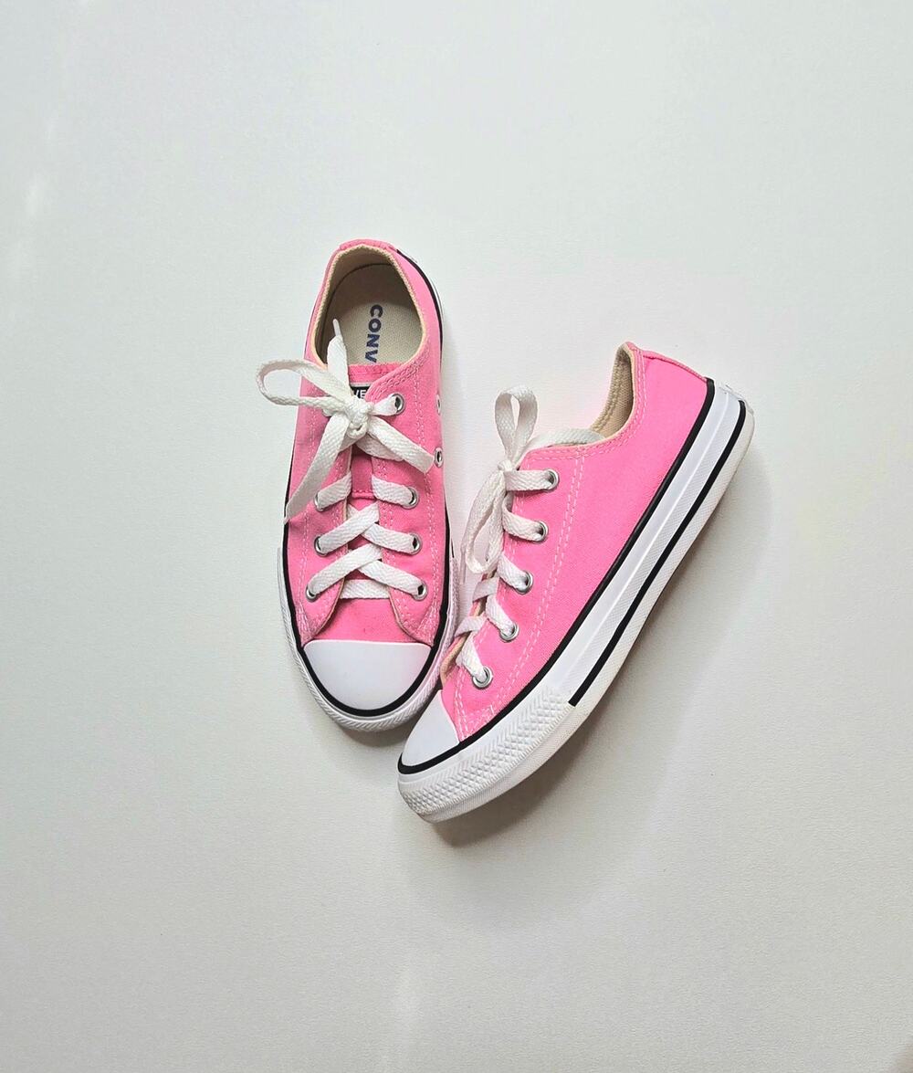 Converse Chuck Taylor All Star Low Top Pink Sneakers Womens Size 3 / Youth 1